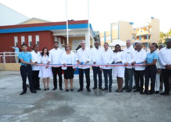 Presidente Abinader inaugura un Liceo Experimental, un Salón Multiuso de la UASD y un CAIPI, en San Cristóbal