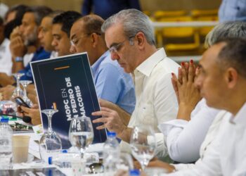 Presidente Abinader se reúne con organizaciones comunitarias en San Pedro de Macorís y destaca proyectos claves para desarrollo de esa provincia