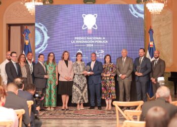 Gobierno reconoce la innovación de tres instituciones del sector público