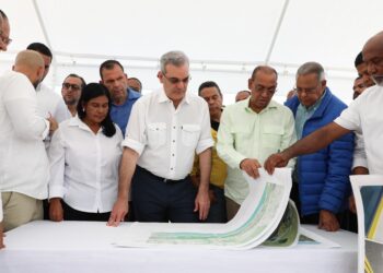 Presidente Luis Abinader supervisa los trabajos del malecón de Nagua