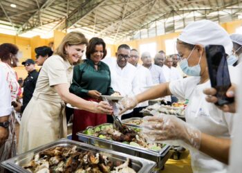 Raquel Peña celebra el inicio de la Navidad en Monte Plata junto a más de 1,200 comunitarios