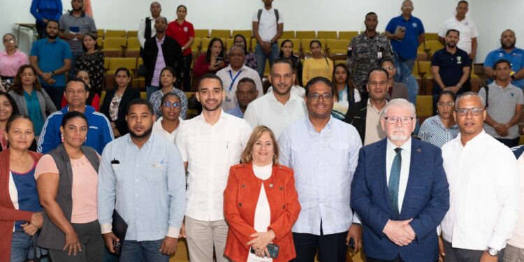 Interior y Policía previene en planteles sobre accidentes por uso fuegos artificiales