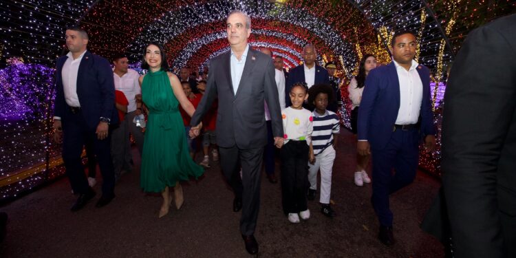 Abinader inaugura Villa Navidad 2024 y la define de experiencia que captura la ilusión navideña