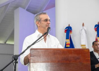 Presidente Abinader encabeza graduación histórica de los primeros 1,016 policías formados bajo la reforma policial