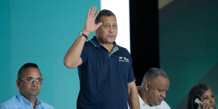 Eligen alcalde de Samaná, Nelson Núñez, como presidente de Fedomu