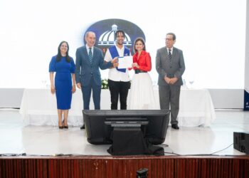 Gobierno fortalece el bilingüismo: Raquel Peña encabeza graduación de 16 mil estudiantes del programa Inglés de Inmersión