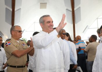 Presidente Abinader instruye cobertura de seguro de salud en 100% para miembros pensionados de las Fuerzas Armadas