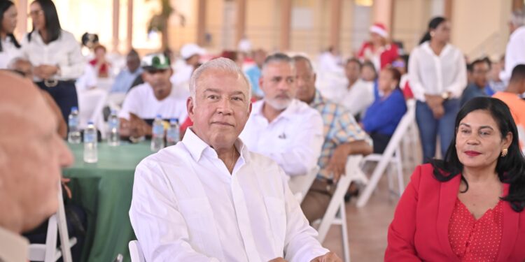 Andrés Bautista encabeza almuerzo navideño junto a sociedad civil de María Trinidad Sánchez y Samaná&nbsp;