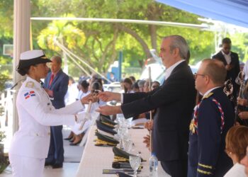Presidente Abinader encabeza graduación de 29 cadetes de la Fuerza Aérea en Ciencias Aeronáuticas