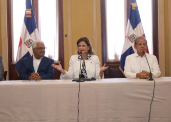 Vicepresidenta Raquel Peña inicia entrega de bonos navideños a juntas de vecinos de todo el país a través de gobernaciones provinciales