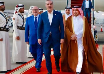 Presidente Abinader llega a Qatar para participar mañana sábado en la inauguración del Foro Mundial de Doha y agotar una visita oficial