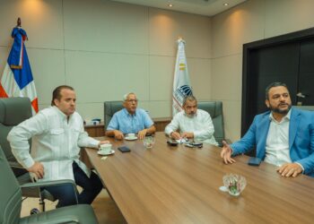 Ministros de Presidencia y Educación impulsan estrategias para cumplir metas educativas prioritarias  