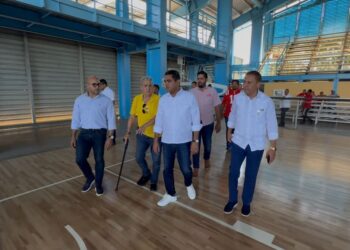 Ministro Kelvin Cruz supervisa trabajos en multiuso Garibaldi Almonte en Cotui