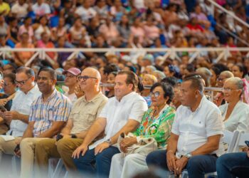 Miles de madres celebran una tarde llena de alegría en Puerto Plata junto a Paliza