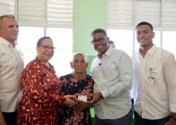 Comunitarios de Estancia del Yaque resaltan acciones sociales del Gobierno a través de Propeep