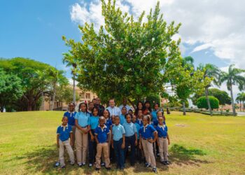 Paliza celebra Día del Medio Ambiente junto a niños de San Cristóbal en Palacio; destaca legado de Jorge Mera