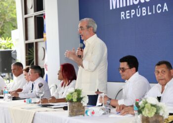 Presidente Abinader llama habitantes de Samaná a unirse junto al gobierno por el desarrollo y progreso de la provincia