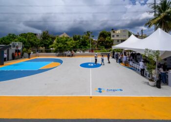 “Juega RD Banreservas” devuelve esplendor  a cancha del Ensanche La Paz