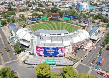 Presidente Abinader crea comisión para evaluar construcción de moderno estadio de béisbol en el Ensanche La Fe