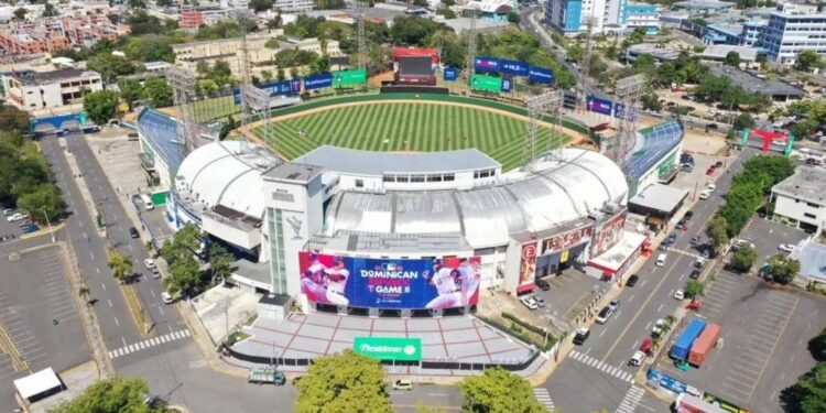 Presidente Abinader crea comisión para evaluar construcción de moderno estadio de béisbol en el Ensanche La Fe