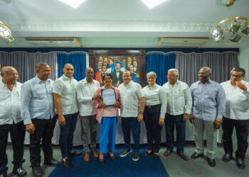 Ministro Paliza entrega 317 títulos de propiedad en San Pedro de Macorís