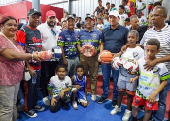 Policía Nacional realiza integradora y amigable visita a Capotillo y reafirma compromiso de preservar seguridad