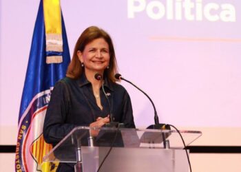 ”Cuando una mujer da un paso al frente, toda la nación avanza”, dice Raquel Peña en conferencia sobre liderazgo