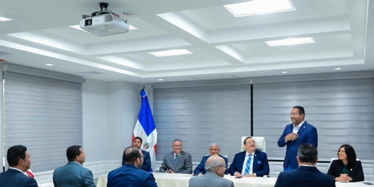 AUTORIDADES DEL CONADIS Y SENADORES SOCIALIZAN PROYECTOS Y POLÍTICAS EN FAVOR DE PERSONAS CON DISCAPACIDAD