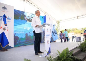 Presidente Luis Abinader entrega reconstruido el canal de riego Ysura en Azua