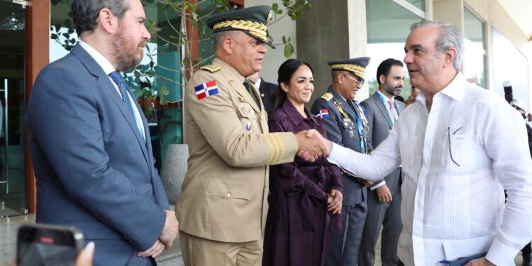 Presidente Abinader exhorta a no bajar la guardia contra la criminalidad, asegurando que la delincuencia no duerme