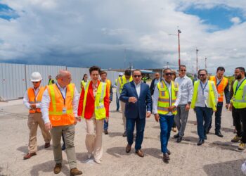 Ministro de la Presidencia y DA supervisan avances en ampliación del AILA