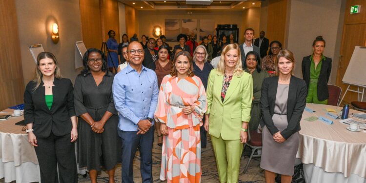 Ministerio de la Mujer realiza intercambio regional sobre políticas de cuidados junto al Gobierno de Santa Lucía