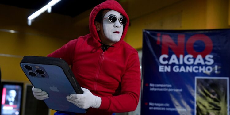 INDOTEL promueve campaña “No caigas en gancho” para concientizar sobre llamadas fraudulentas