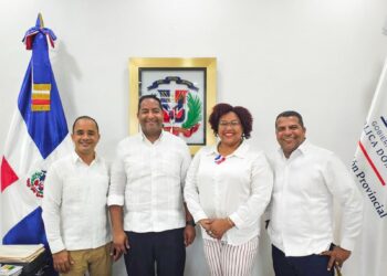 CONADIS y autoridades provinciales de Pedernales coordinan acciones para turismo accesible