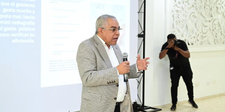 Exdirector de Presupuesto denuncia aumento de nómina pública sin resultados para la población