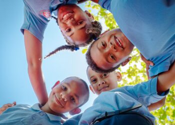 El año escolar 2025-2026 arranca con actos simultáneos en los 122 distritos escolares, encabezados por el presidente Abinader, la vicepresidenta Peña y autoridades nacionales