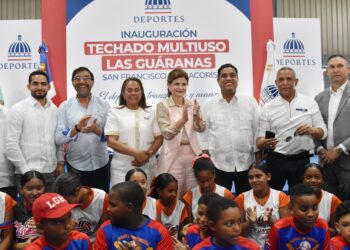 Vicepresidenta Raquel Peña y ministro Kelvin Cruz entregaron el Techado Multiusos en Las Guáranas, provincia Duarte