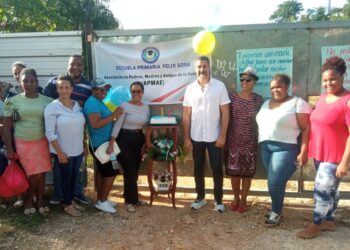 Seis años de espera: comunidad de Las Terrenas “celebra” el cumpleaños de una escuela inconclusa