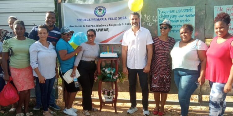 Seis años de espera: comunidad de Las Terrenas “celebra” el cumpleaños de una escuela inconclusa