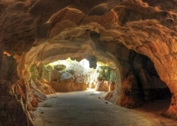 Presidente Abinader emite decreto que modifica la integración de Comisión Presidencial de las Cuevas del Pomier