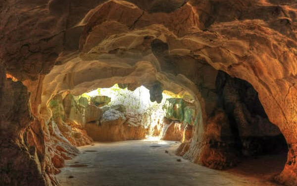 Presidente Abinader emite decreto que modifica la integración de Comisión Presidencial de las Cuevas del Pomier