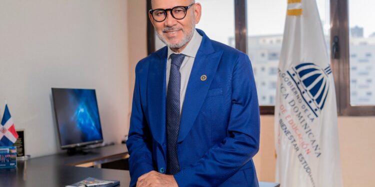 Victor Castro aclara que su gestión en INABIE fue que alertó a Pro-Competencia sobre indicios de presunta colusión en licitaciones del almuerzo escolar