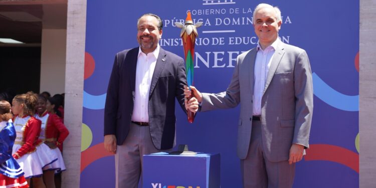 Luis Miguel De Camps encabeza acto inaugural del recorrido de la antorcha de los XI Juegos Escolares Deportivos San Francisco 2025
