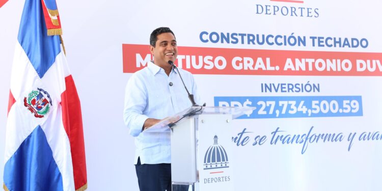 Ministro Kelvin Cruz da primer palazo para construcción de techado Multiuso en el sector de Honduras, DN