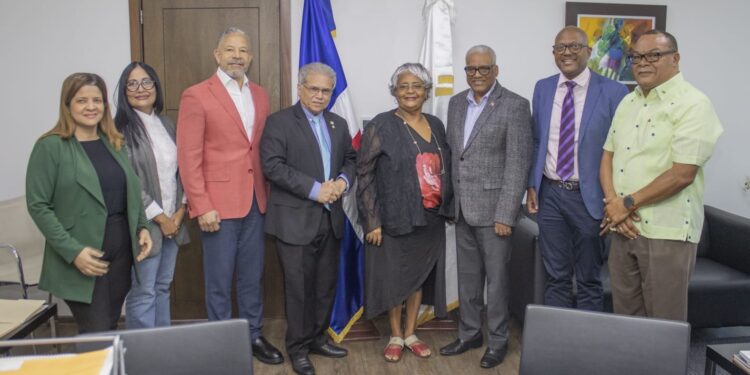 DGJP y CMD coordinan procedimientos para aplicación de aumentos en pensiones a médicos