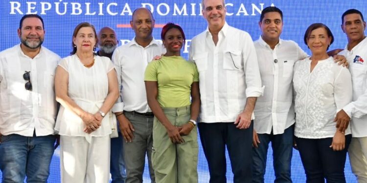 Presidente Abinader dispone RD$2,000 millones para construcción de 25 polideportivos a nivel nacional