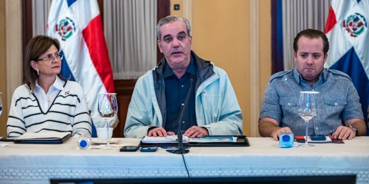 Presidente Abinader dispone para este viernes suspensión de la docencia en todo el país y de las labores en las provincias en alerta roja