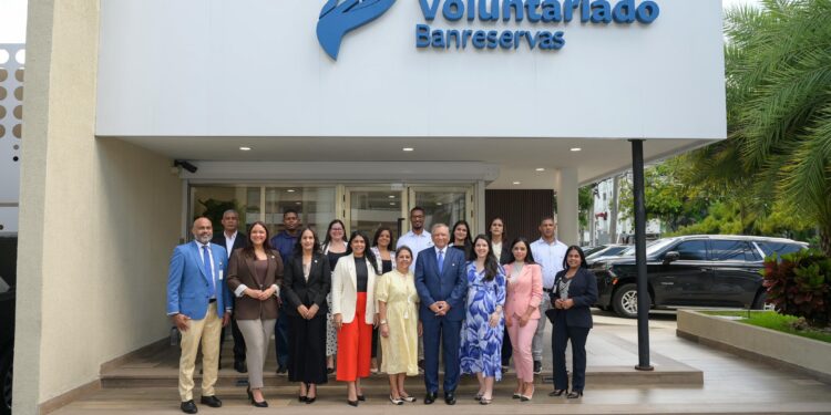 Doctor Leonardo Aguilera y Carmen Alicia Quijano de Aguilera anuncian expansión del Voluntariado Banreservas en todo el Cibao con la apertura de nuevas oficinas en Santiago