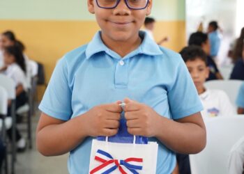 El INABIE mejora la calidad de vida de 302 estudiantes de Jarabacoa con la entrega de lentes correctivos