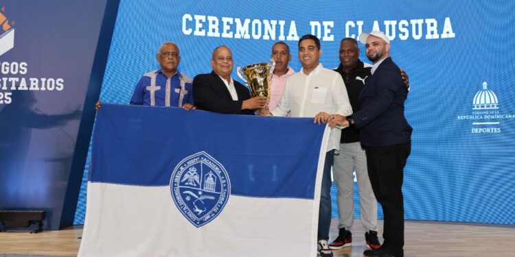 Concluyen con éxito los Juegos Universitarios 2025. Kelvin Cruz entrega corona de campeona a la UASD